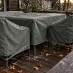 Housse salon de jardin anti-UV imperméable, coins bien tirés, gouttes sur tissu.